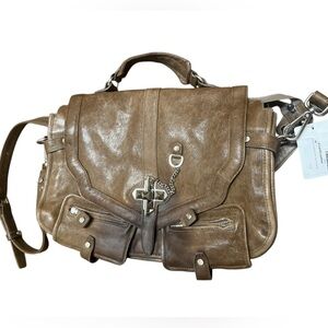 Velveteen Paris NWT lambskin bag with large 3D clap and pin- unreal luxury! Rare